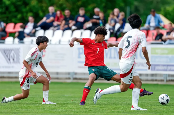 Cristiano Jr. faz estreia na seleção sub-15 de Portugal