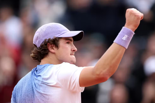 João Fonseca estreia com vitória em Holand Garros