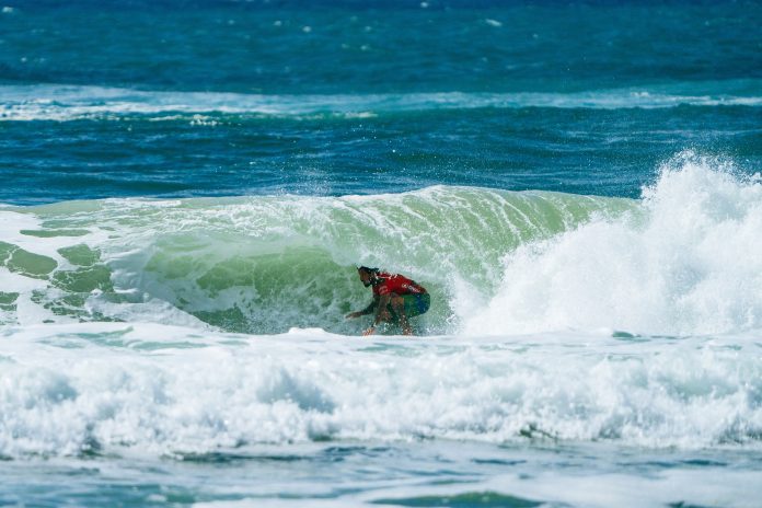 Quarto dia do CT Gold Coast Pro 2025 é marcado por eliminações de brasileiros