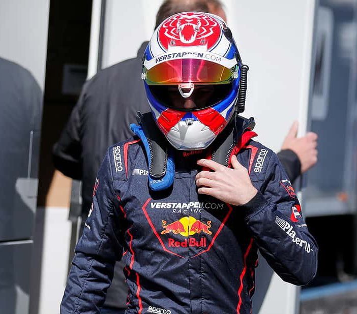 Max Verstappen faz teste em Ferrari GT3 em Nurburgring