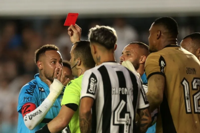 Palmeiras despenca na tabela, Neymar expulso e goleada do Flamengo. Veja o que aconteceu nesta rodada do Brasileirão