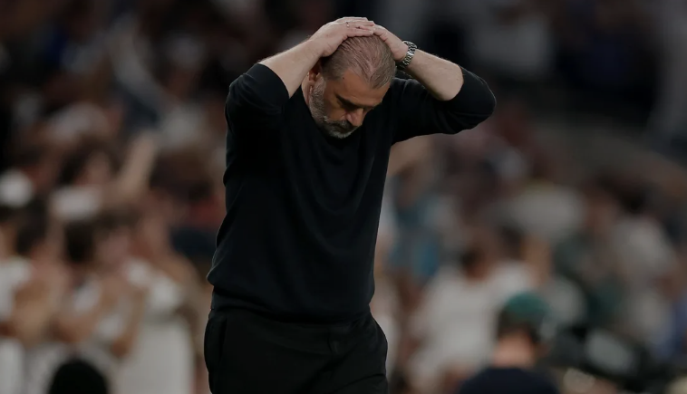 Duas semanas após conquistar título, Tottenham demite técnico