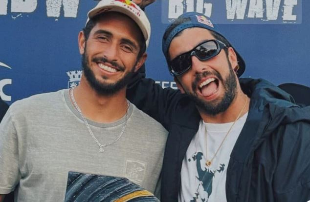 Lucas Chumbo e Pedro Scooby conquistam título no Itacoatiara Big Wave