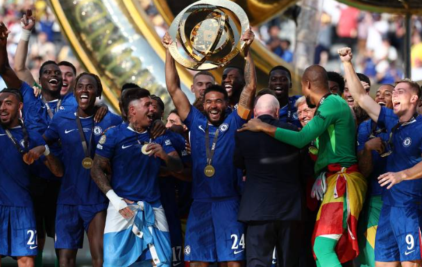 Chelsea corta nove jogadores e inicia pré-temporada com festa