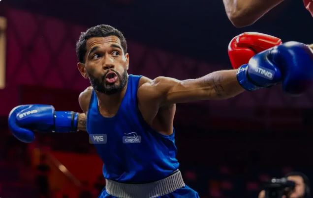 Luiz Oliveira “Bolinha” garante vaga nas quartas do Mundial de Boxe 2025
